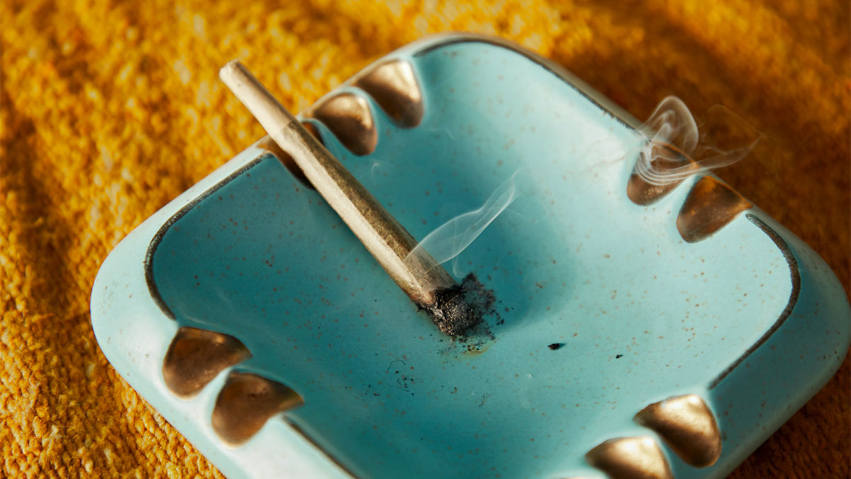 A blunt wrap on a blue grean ashtray